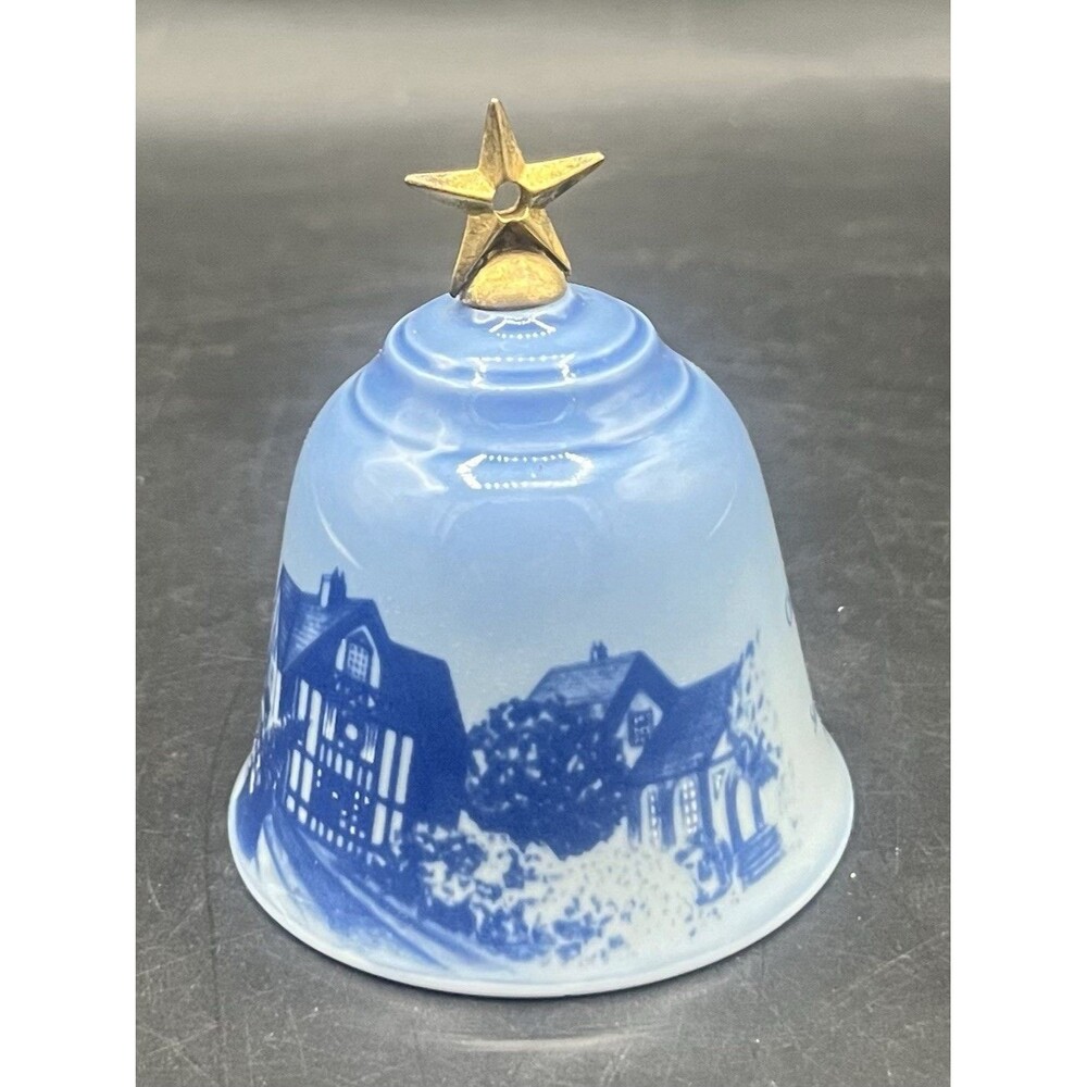 B&G Bing Grondahl 1992 Christmas Eve San Francisco Porcelain Bell Denmark
